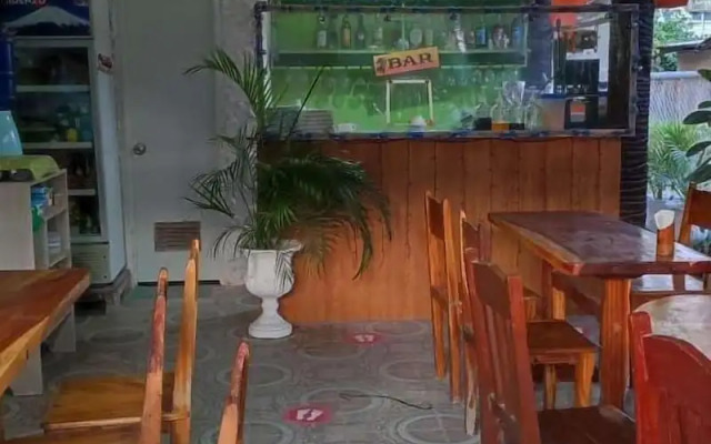 Guanna's Place Room and Resto Bar