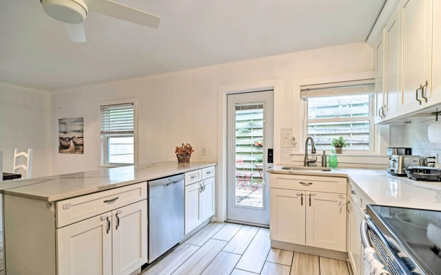 Retreat Half-mile to Beach/siesta Key Village