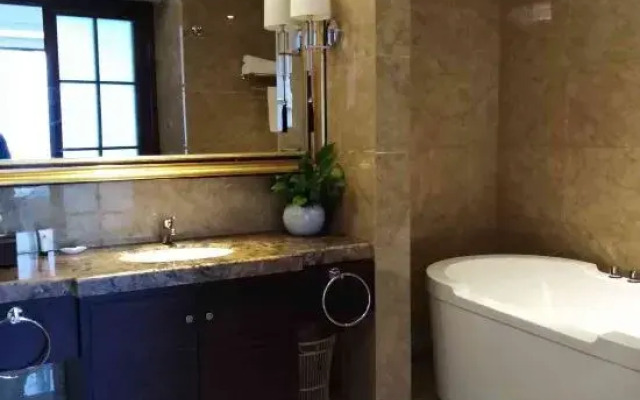 Zhongyi Holiday Hotel