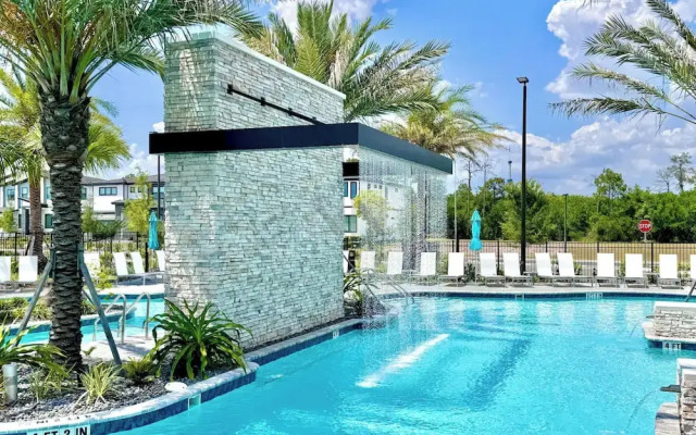 Bernie Pool Home 8 BED