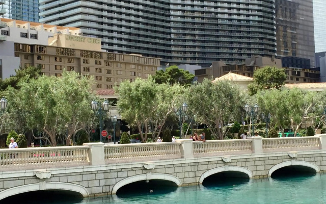 Jockey Resort Suites Center Strip