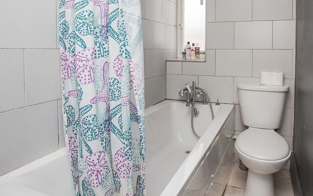 Bright 1 Bedroom Flat in Oval