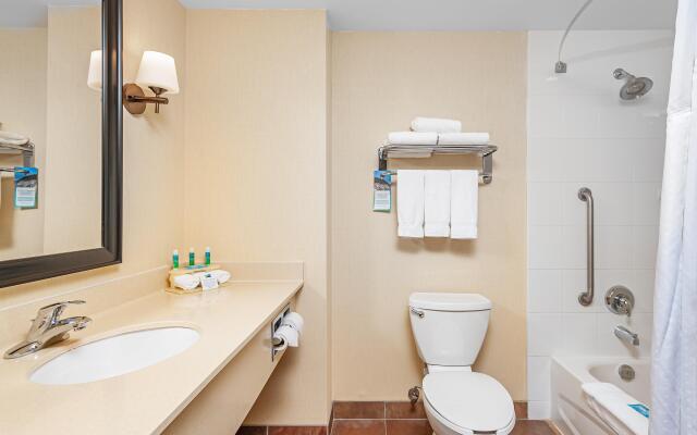 Holiday Inn Express Hotel & Suites CLARINGTON - BOWMANVILLE by IHG