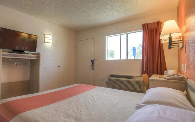 Motel 6 Los Angeles - Baldwin Park