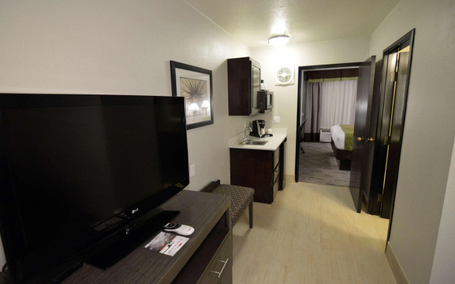 Best Western Plus Liberal Hotel & Suites