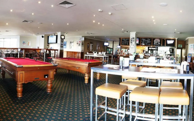 Meadowbrook Hotel