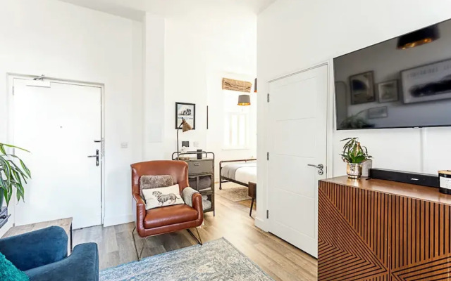 Contemporary Victorian Studio