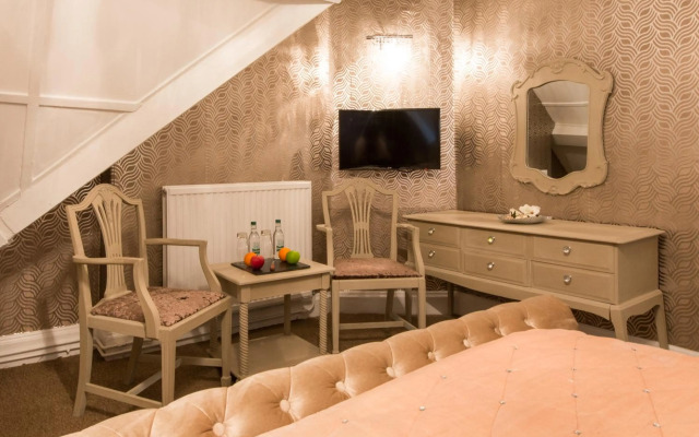 Maenan Abbey Hotel