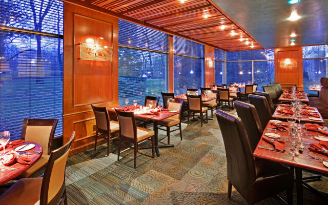 Four Points by Sheraton Point Edward Sarnia