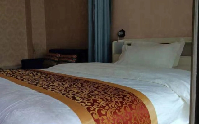 Huayang Business Hotel