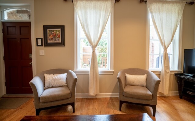 Old Town Suites Operated by Roscoe Village Guesthouse