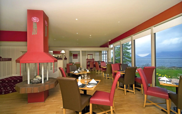 Holly Tree Hotel, Swimming Pool & Hot Tub