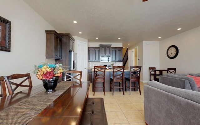 Southern Delight 3 Bedroom Apts by RedAwning