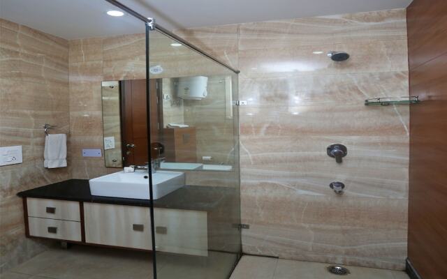 OYO TOWNHOUSE 460 H C Grand