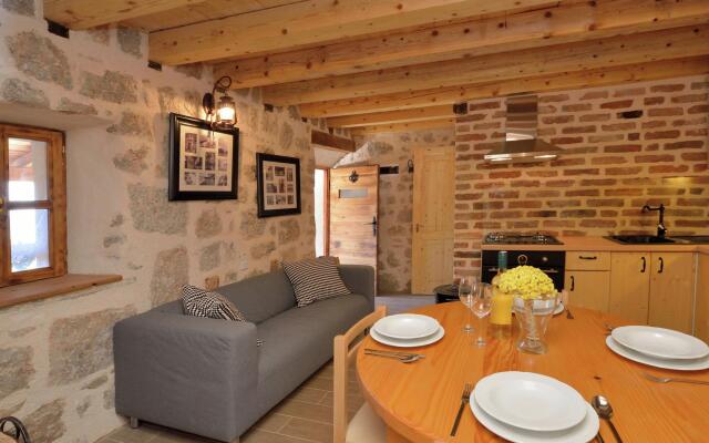 Cozy Holiday Home With Garden in Starigrad