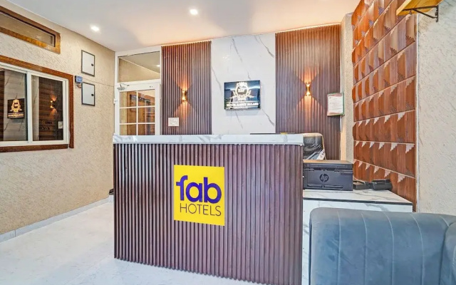 FabHotel Amrit Palace - 400m from Atal Bihari Vajpayee Stadium Near Bombay Hospital Bus Stop