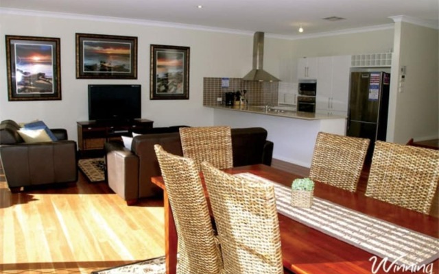 Two Beaches, 74B Blanch Street