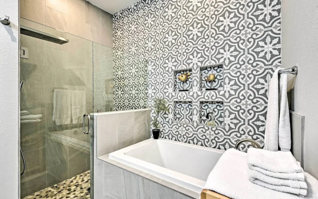 'chic on the Beach' Luxe Anna Maria Island Retreat