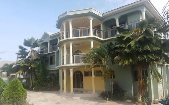 Naayaas Hotel