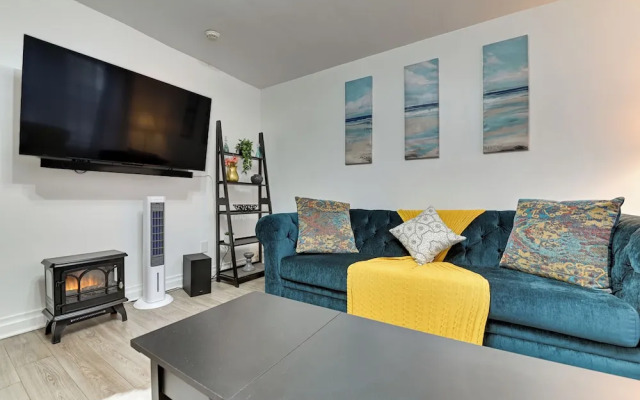 Walk to Downtown Albany: Ten Broeck Triangle Apt!