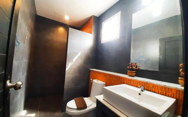 บ้านคาราโอเกะ พูลวิลล่า หัวหิน 3 ห้องนอน (สระส่วนตัว พัก 2-15คน)