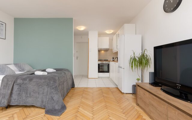 Sunny Studio Warsaw by Renters