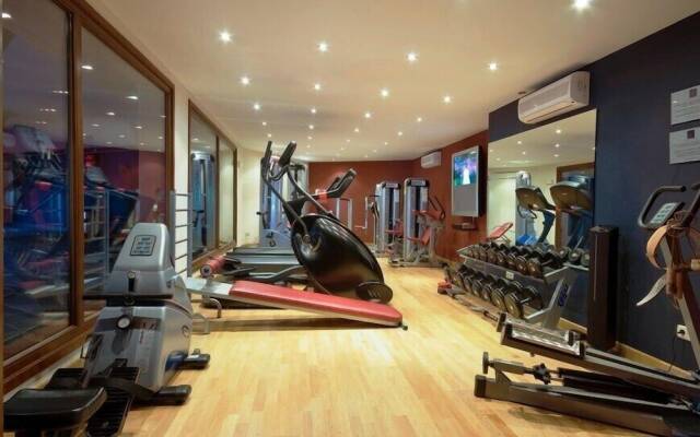 2 Bedrooms Apartment Frontline Beach