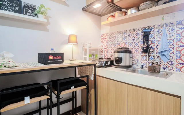 Minimalist and Comfy Studio Green Lake View Apartment