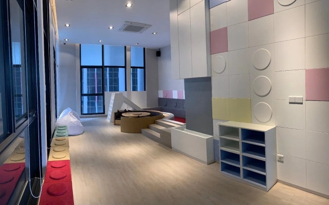 Expressionz Professional Suites by De Space