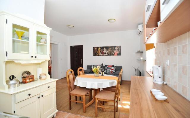 Apartment Doni