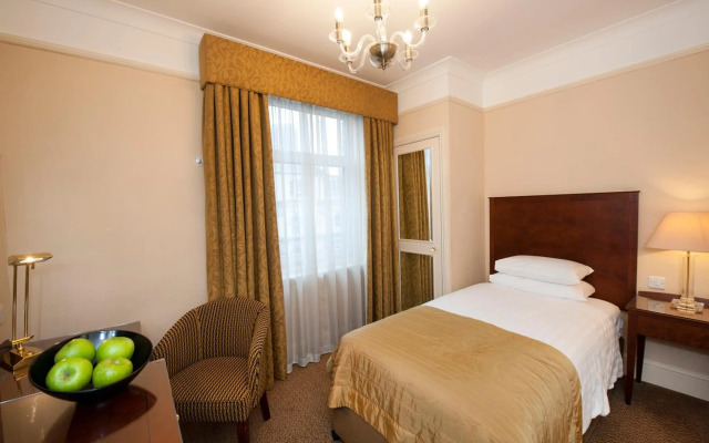 Macdonald Burlington Hotel