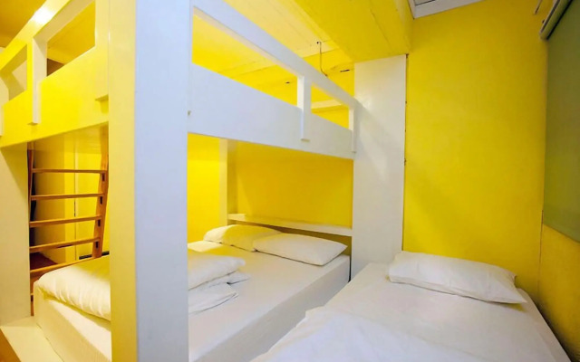 Mr Lobster's Secret Den Design Hostel
