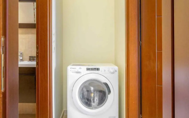 Lis153 by Smart Cozy Suites - Top Floors with Amazing City View - Available 24hr
