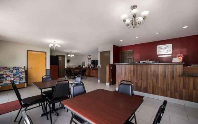 Econo Lodge Inn & Suites Canandaigua