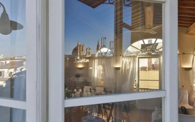 Visconti Halldis Apartment