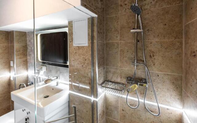 La Nueve Suite