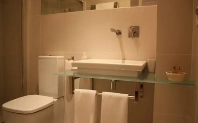 Relator Singular Apartments