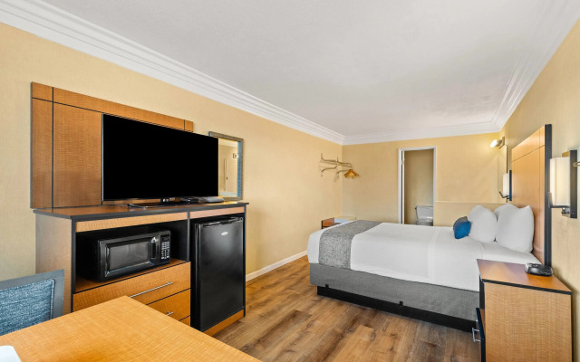 Travelodge by Wyndham San Clemente Beach