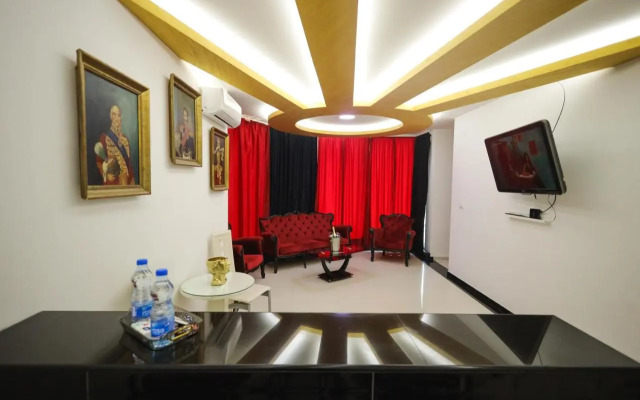 Golden Lux Apartments and Rooms