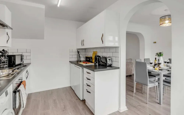 Host Stay Galley Lodge