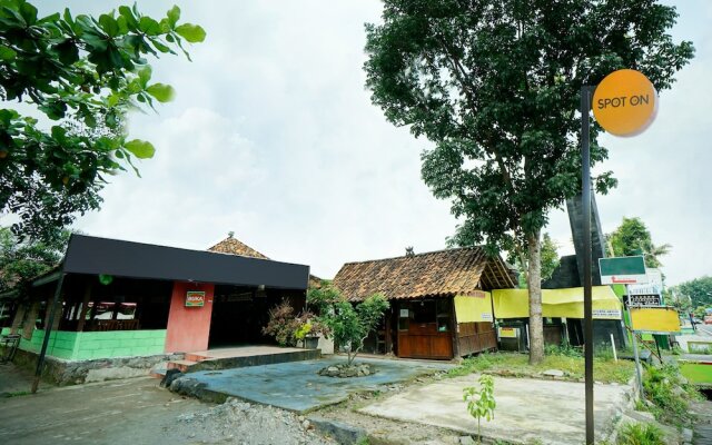 Spot On 2653 Omah Mbah Lurah Syariah