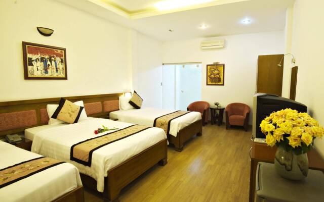 Hanoi Little Center Hotel