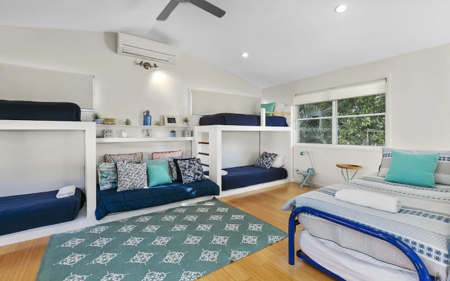 Stunning River House - 51 Hilton Esplanade