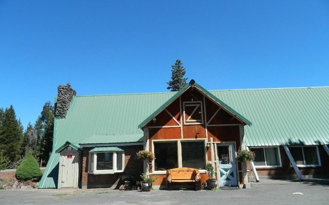 Eagle Crater Lake Inn