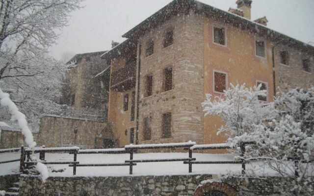 Antica Corte Leguzzano B&B