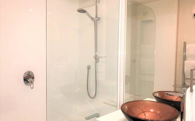 Spacious Lake View Townhouse Alpine Walk TO Town