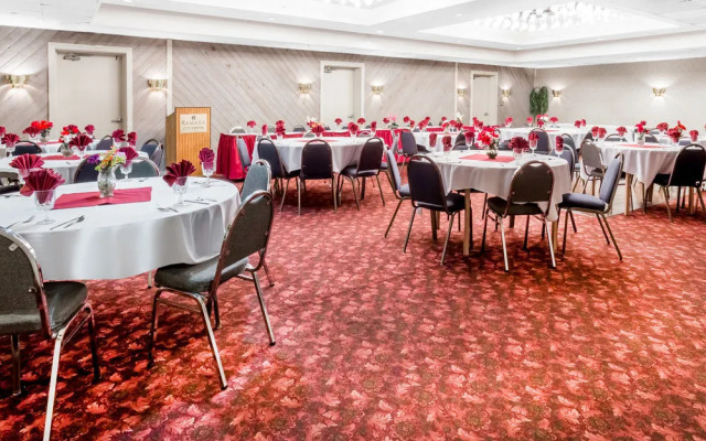 Ramada By Wyndham Milwaukee Downtown