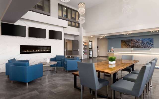 Days Inn by Wyndham Calgary North Balzac
