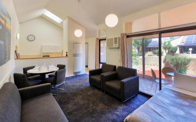 Executive Hideaway Motel