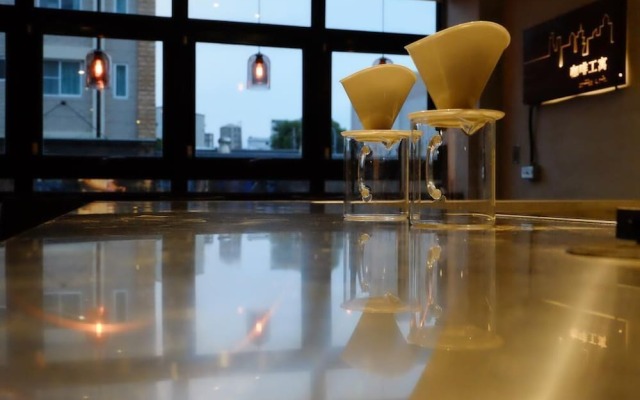 CoffeeLoft Inn &  Café